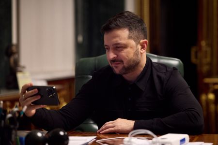 Завдання зараз – бути значно активнішими у підготовці та виконанні далекобійних санкцій проти Росії – звернення Президента