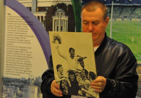 Dynamo legends add exhibits to NSC Olimpiyskyi museum