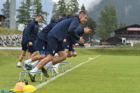 «Динамо» в Австрії: останнє тренування під проливним дощем
