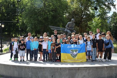 ФК «Динамо» провів екскурсію для дітей Захисників України