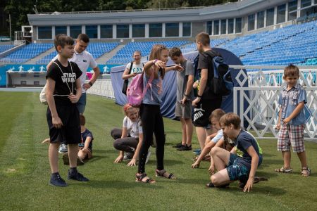 ФК Динамо Київ провів екскурсію стадіоном для внутрішньо переміщених дітей