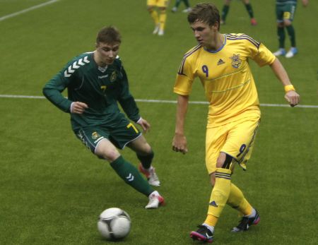 Молодіжна збірна України з п'ятьма динамівцями у складі громить Литву!