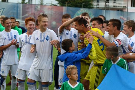 Dynamo U-15 players get individual awards