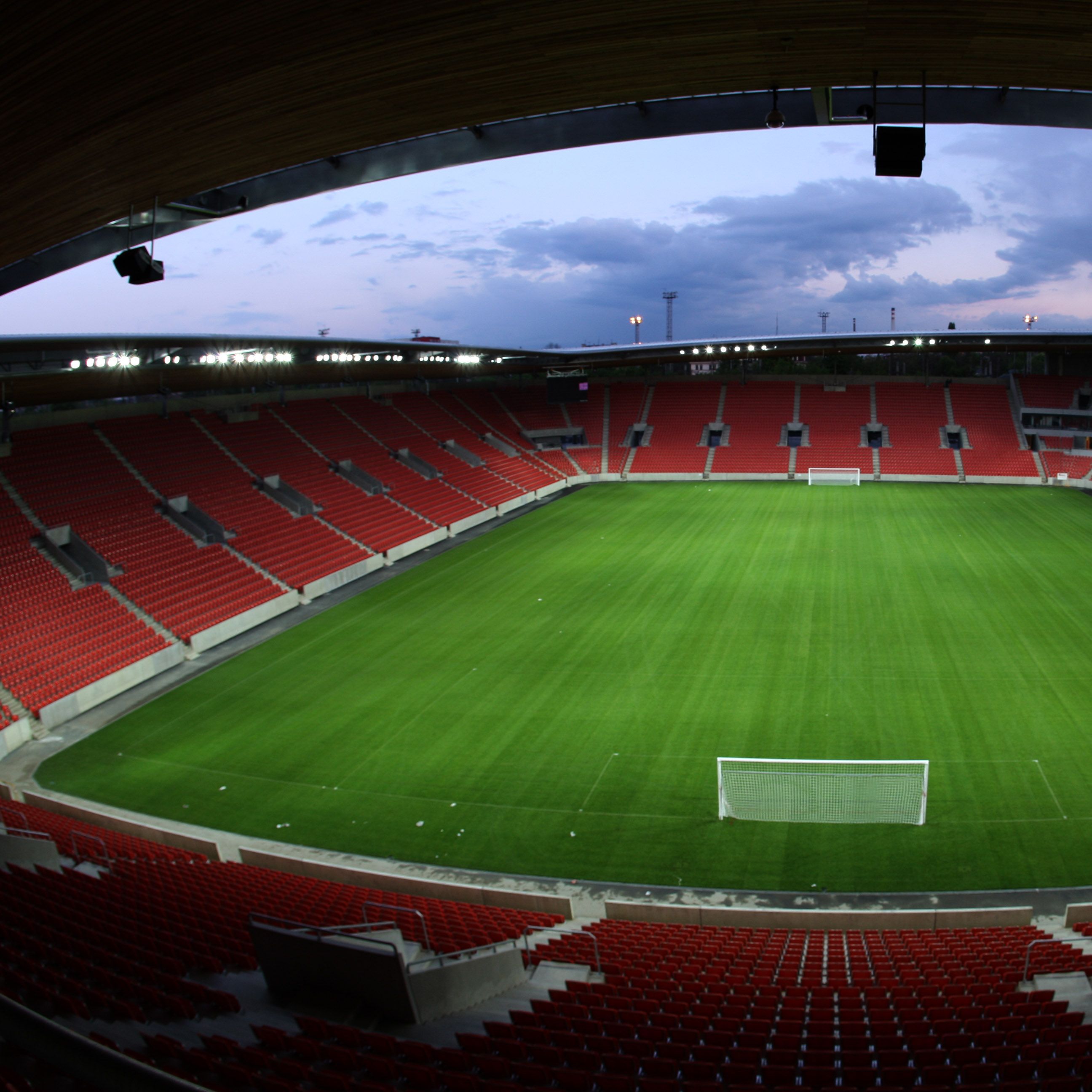 «Еден Арена»: найсучасніша споруда, зручне розташування та матч за Суперкубок УЄФА