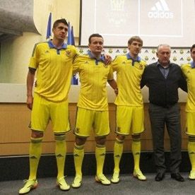 Dynamo players present Ukraine national team new kit