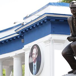 Famous politicians and sportsmen pay tribute to Lobanovskyi