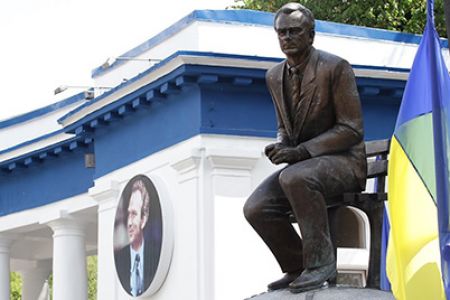 Famous politicians and sportsmen pay tribute to Lobanovskyi