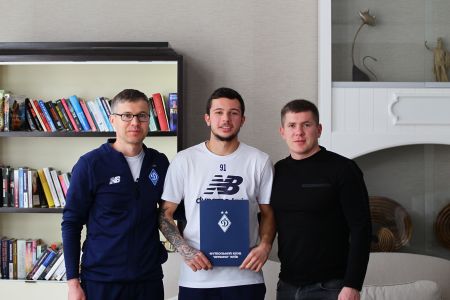 Nazar Voloshyn with Dynamo till 2027