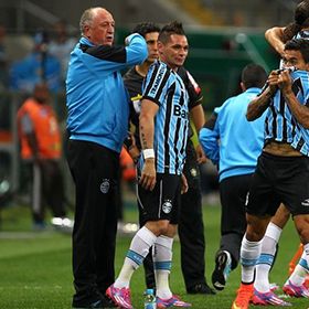 Dudu’s team approaches leaders after win against Vitória