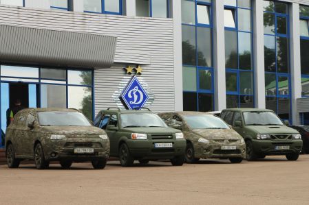 ФК «Динамо» (Київ) передав ще чотири позашляховики на потреби ЗСУ