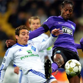 Porto advance with goalless Dynamo draw