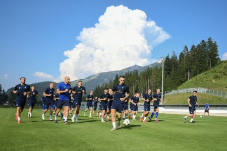 Dynamo: arrival and first session in Austria