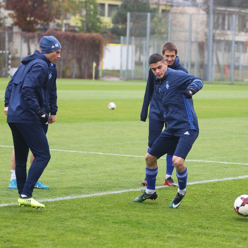 Training session with youth team before the match in Oleksandria