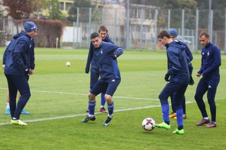 Training session with youth team before the match in Oleksandria