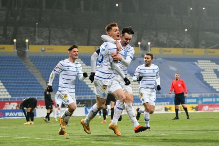 «Динамо» зимует лидером в трех чемпионатах