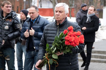 Kyivans lay flowers at Valentyn Belkevych memorial tablet