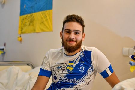 «Динамо» взяло на себе опіку над тяжко пораненим уболівальником
