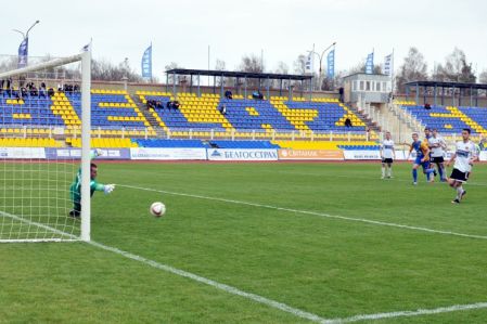 Гол Чумака допоміг «Торпедо-БеЛАЗ» здобути першу перемогу в чемпіонаті Білорусі