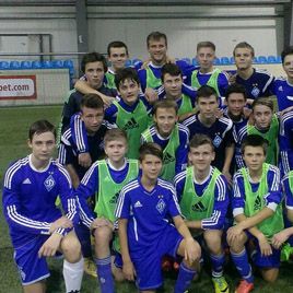 Andriy Yarmolenko exercises with Dynamo Academy trainees