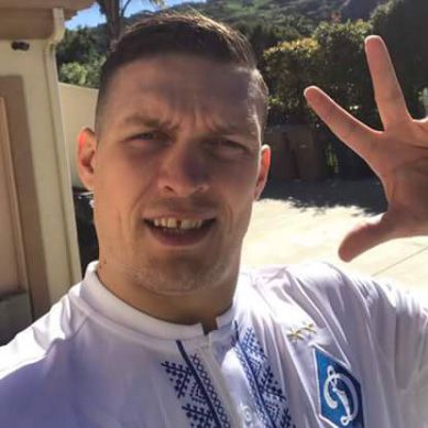 Olexandr Usyk supports Dynamo while getting ready for the fight