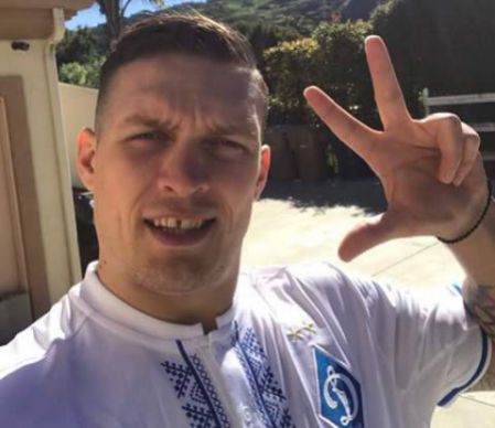 Olexandr Usyk supports Dynamo while getting ready for the fight