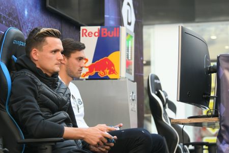 Гравці «Динамо» відвідали перший турнір із FIFA19, організований для вболівальників