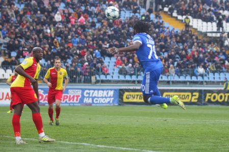 Fourth brace of Dieumerci MBOKANI