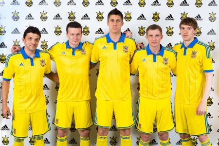 Autograph- and photo session under the yellow-blue banners