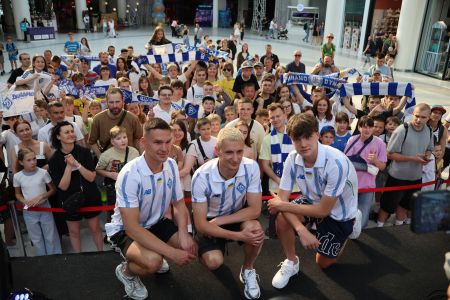 Dynamo players meet fans ahead of summer training camp