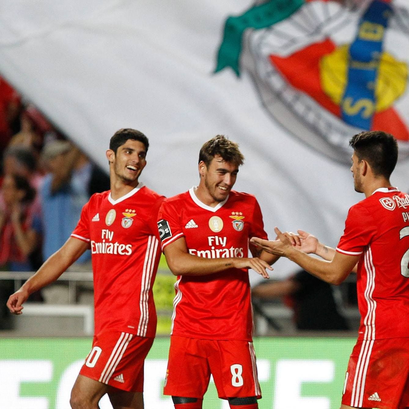 Benfica defeat Braga and take Primeira first place