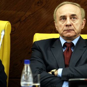 Hryhoriy Surkis congratulates Olexandr Bandurko on 70th birthday