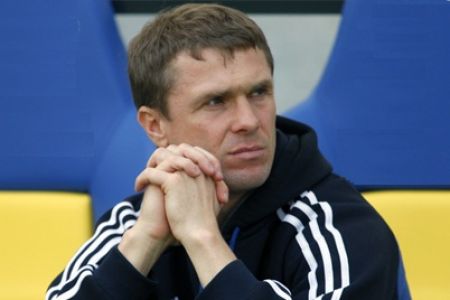 Serhiy REBROV takes parents to Kyiv and visits wounded soldiers