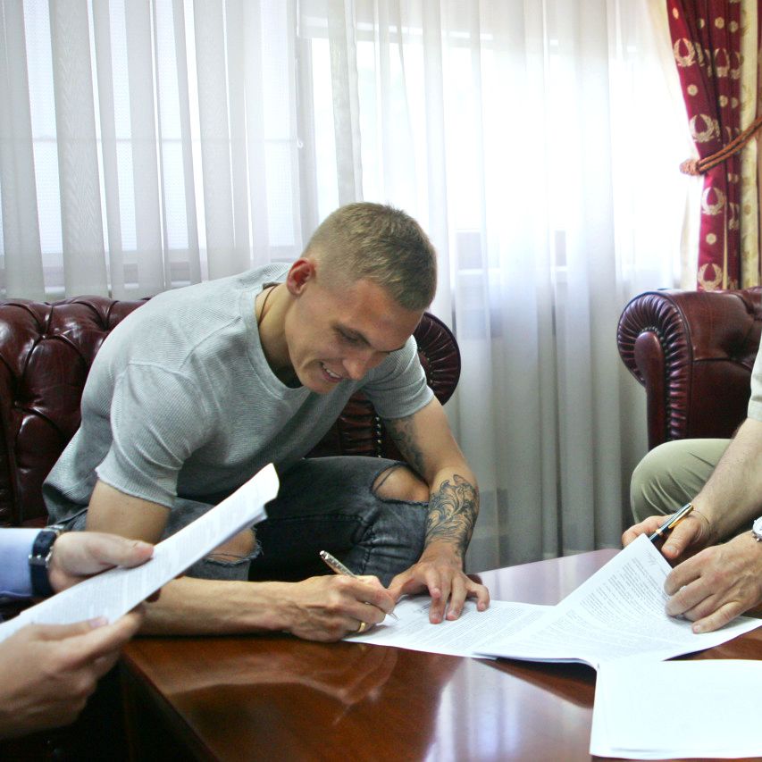 Vitaliy BUIALSKYI signs new contract with Dynamo