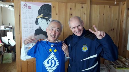 Голова японської асоціації отримав динамівську футболку як символ перемог
