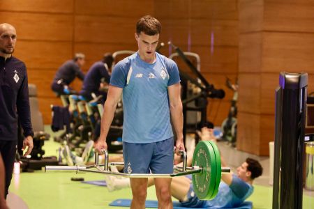 Зимові збори: тренування на піску та у залі