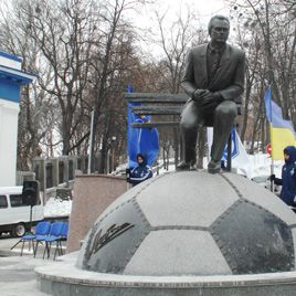 Tribute to legendary coach Valeriy LOBANOVSKYI