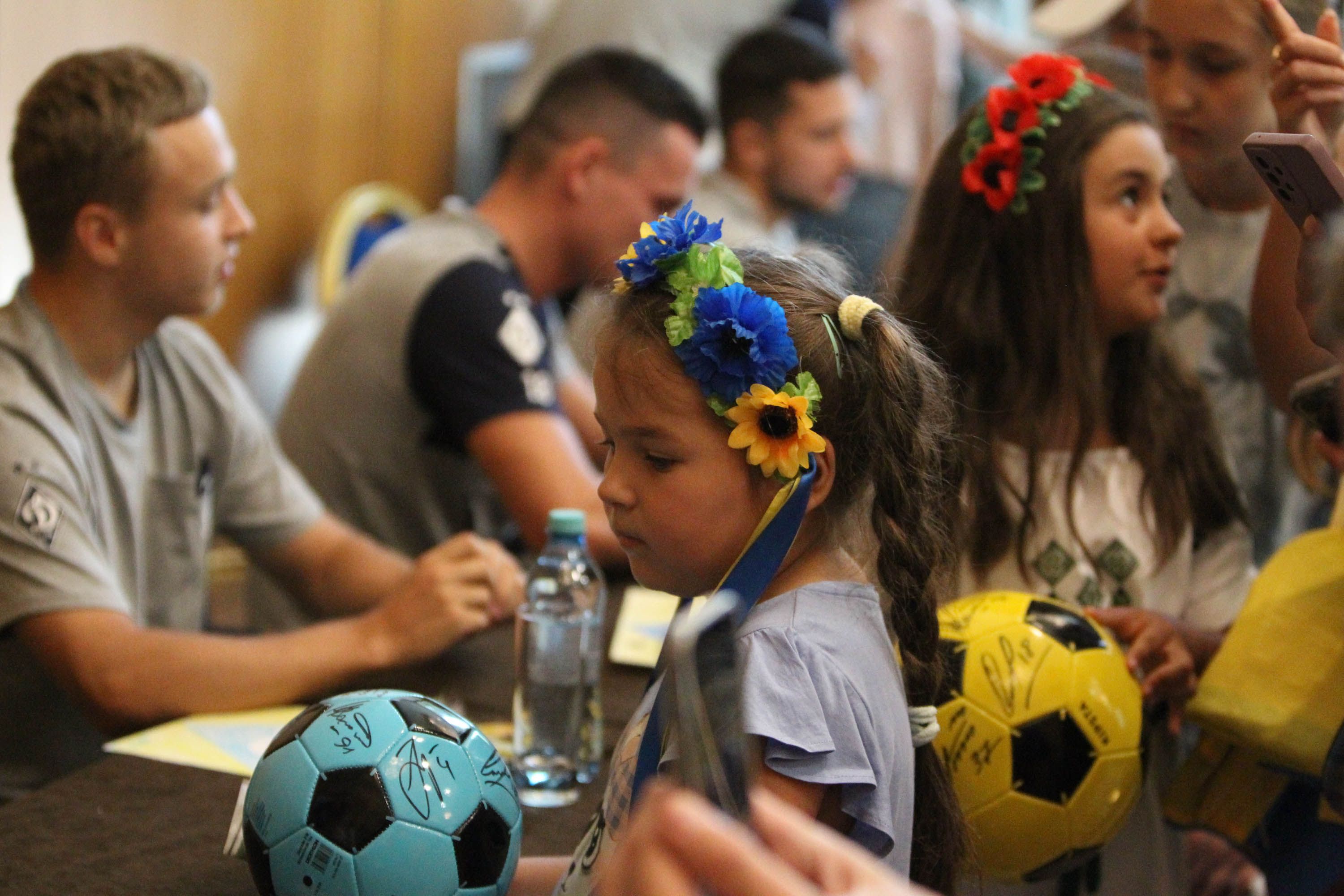 Динамівці зустрілися з українськими дітьми в Бухаресті