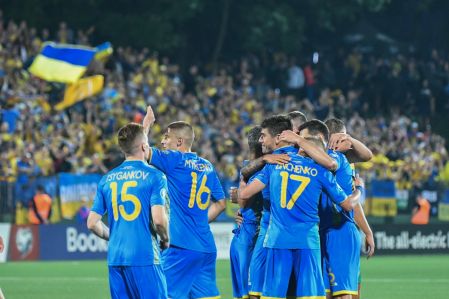 Mykolenko and Tsyhankov take part in Ukraine victorious match in Vilnius