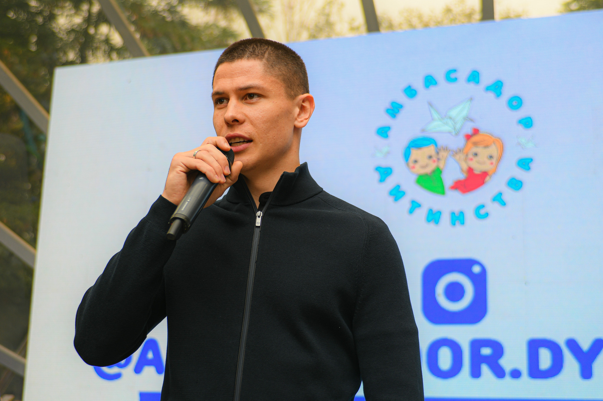 «Динамо» – детям! Денис Попов принял участие в благотворительном мероприятии «Амбассадор Детства»