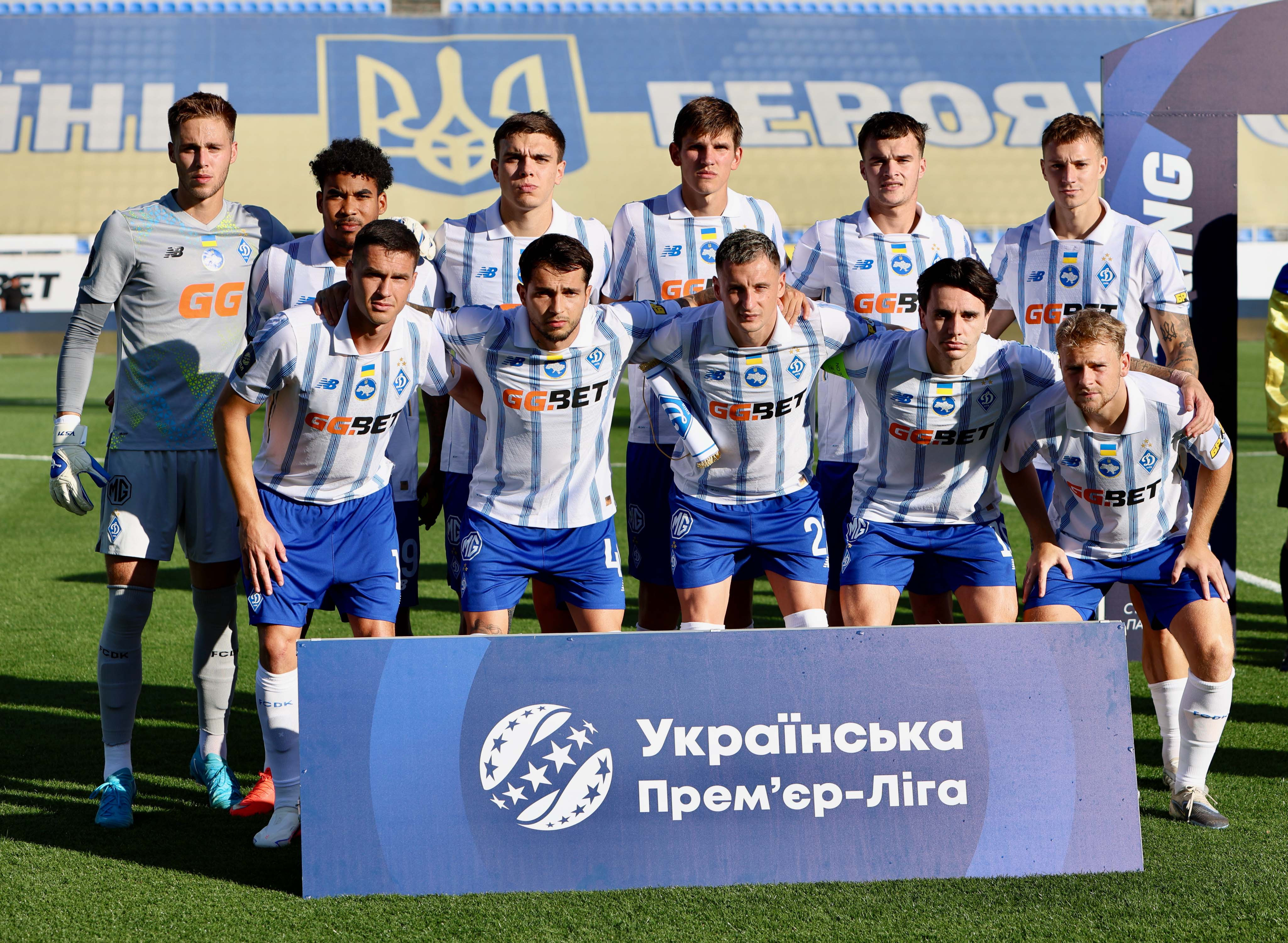 З ЛНЗ зіграємо в біло-синій формі