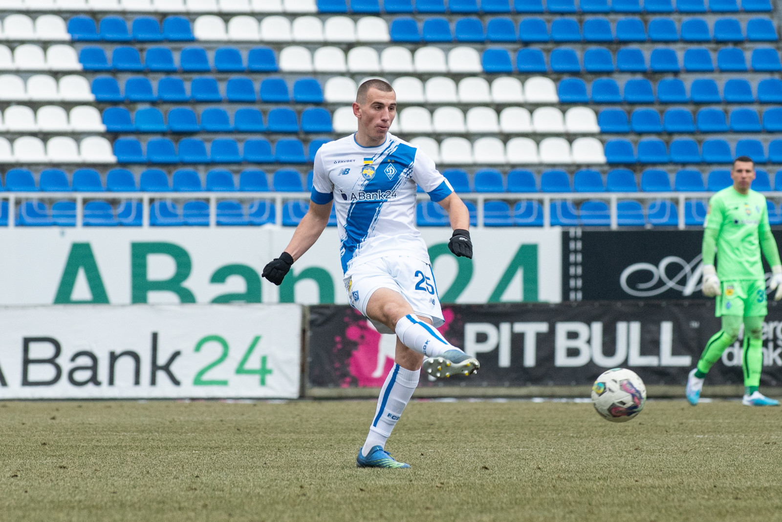 Maxym Diachuk makes his debut for Dynamo