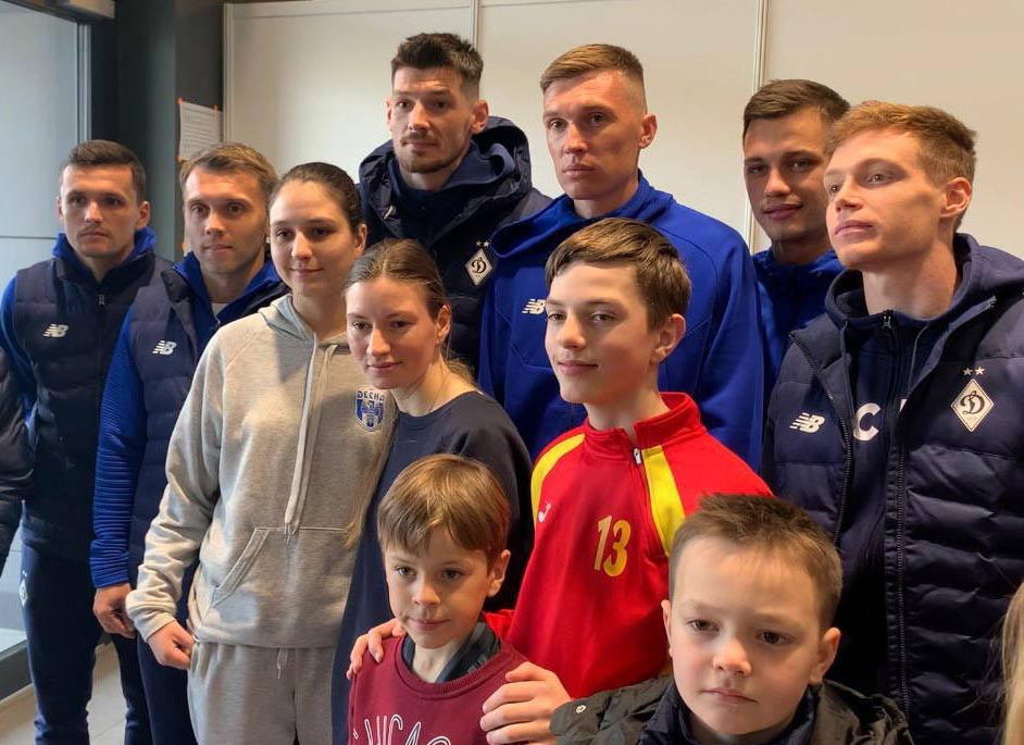 Игроки «Динамо» посетили центр беженцев в Варшаве (ФОТО)